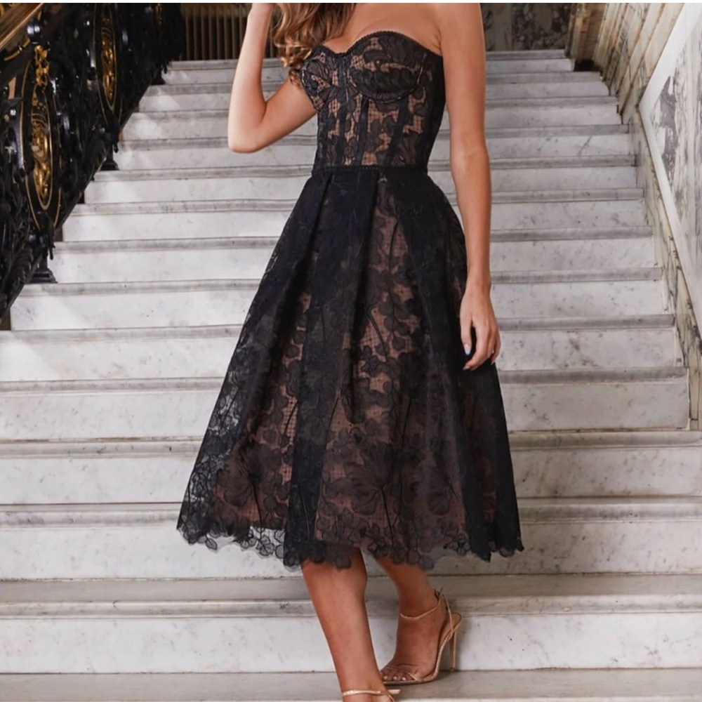 Elegant Black Lace Strapless Dress